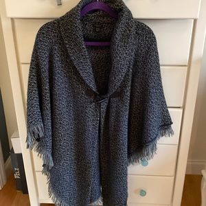 Navy/blue/gray cape